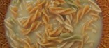 Brou de carn i verdures amb pasta integral
